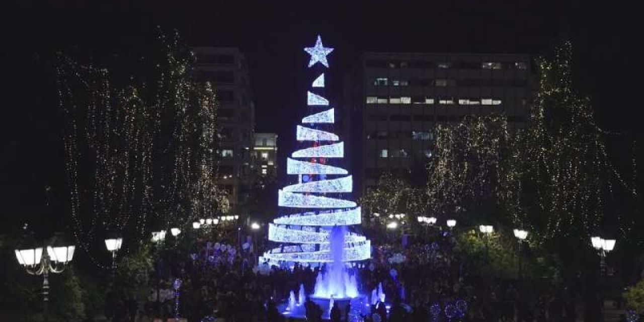 Ανάβουμε το Χριστουγεννιάτικο Δένδρο στην πλατεία Αργοστολίου