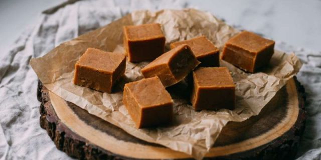 Συνταγή για fudge καραμέλας με 5 υλικά