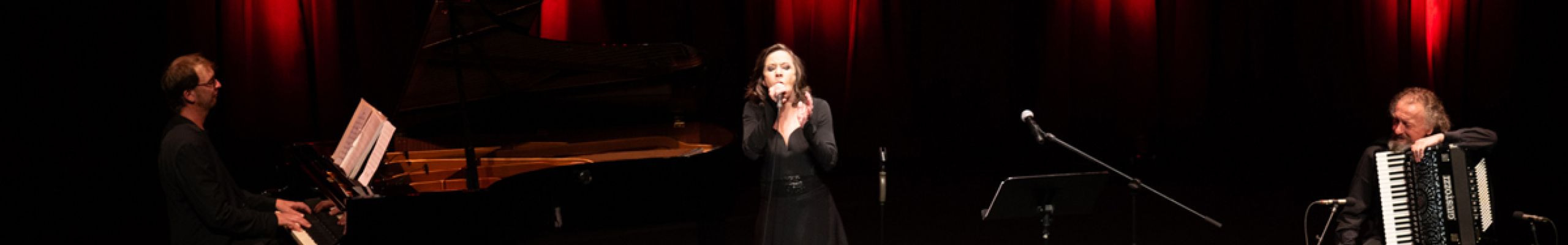 Η Maria Bill έφερε τον κόσμο της Edith Piaf στο Αργοστόλι @Κέφαλος [03.10.2026]