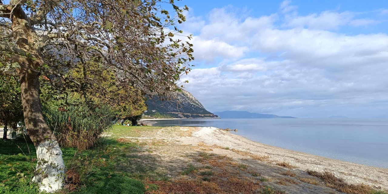 Η παραλία του Αγίου Γρηγόρη του Πόρου Κεφαλονιάς στους Αταίριαστους του ΣΚΑΪ.