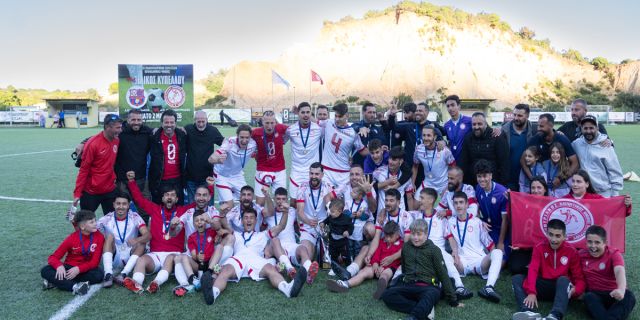Ο Παλληξουριακός γιορτάζει μια ιστορική σεζόν με triple crown