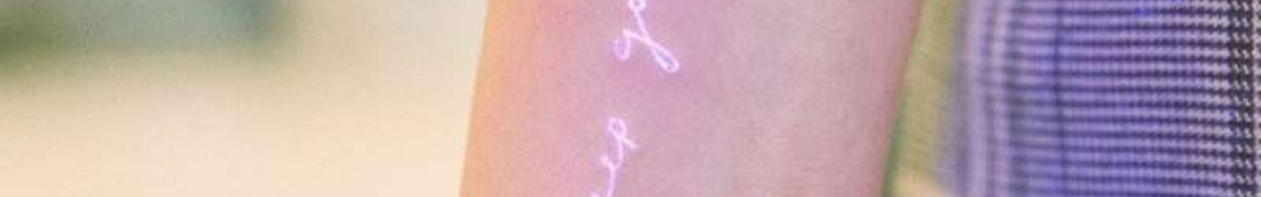 UV Tattoos: Σε περίπτωση που θέλεις όντως ένα διακριτικό τατουάζ, μπορείς να κάνεις ένα αόρατο