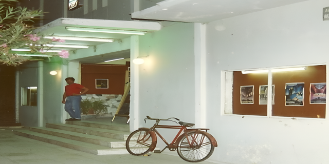 ΡΕΤΡΟ: Ο κινηματογράφος REX στις αρχές της δεκαετίας του 1980