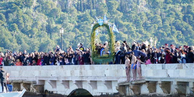 Αναδρομή στην γιορτή των Θεοφανίων μέσα από τον φακό του Kefalonitis