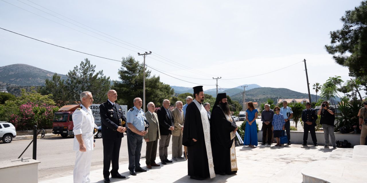 Κατάθεση Στεφάνων στο Μνημείο Εθνικής Αντίστασης στο Αργοστόλι [09.05.2025]