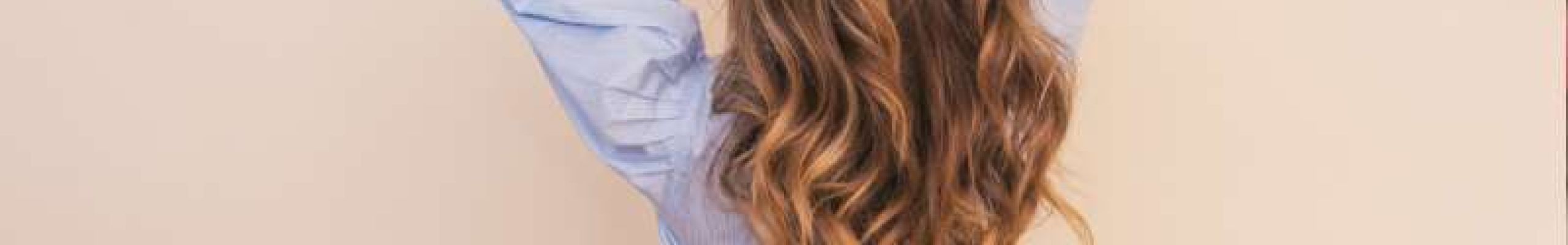 Τα 7 καλύτερα αιθέρια έλαια που βοηθούν στη φροντίδα των μαλλιών