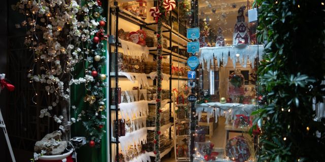 Βρείτε τις πιο γλυκές χριστουγεννιάτικες επιλογές στη Βοσκοπούλα από το 1910 patisserie chocolaterie