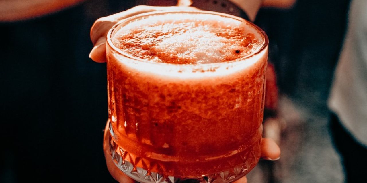 6 εορταστικά κοκτέιλ για να δοκιμάσεις να φτιάξεις αυτές τις μέρες