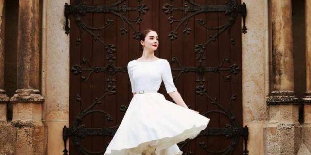Must-follow: Η fashion blogger με το ρετρό στιλ που χαρίζει έμπνευση για τα looks της άνοιξης