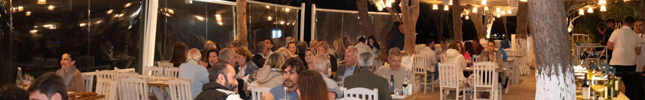 Γεύσεις και εκλεκτά κρασιά δίπλα στη θάλασσα στο μοναδικό «Seaside Wine Pairing Experience»