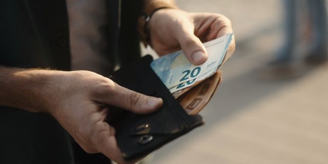 Πότε πληρώνονται επιδόματα και συντάξεις – Οι ημερομηνίες