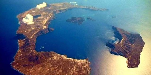 Ο πρώτος υποθαλάσσιος γεωμορφολογικός χάρτης της Σαντορίνης από άλλο πλανήτη