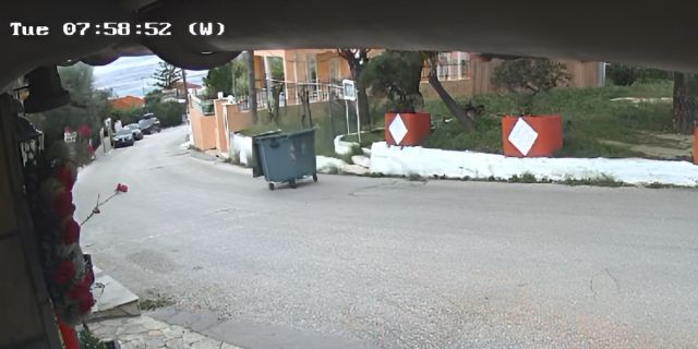 Κεφαλονιά: Κάδοι σκουπιδιών κάνουν «βόλτες» στους δρόμους λόγω των ακραίων φαινομένων (ΕΙΚΟΝΕΣ + ΒΙΝΤΕΟ)