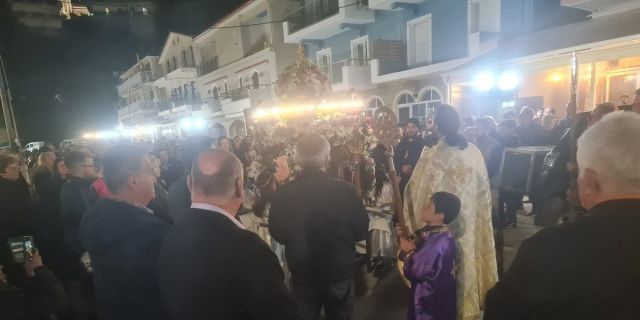 Με κατάνυξη η Περιφορά του Επιταφίου στον Πόρο