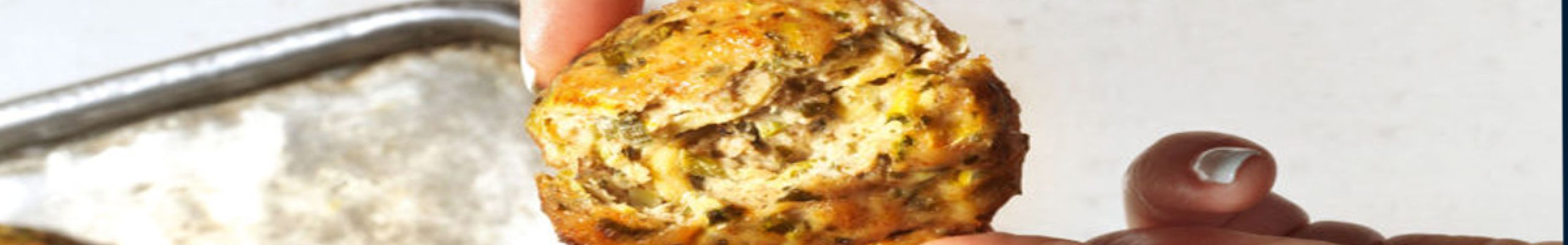 Ψητά κεφτεδάκια κοτόπουλου με κολοκυθάκια και γιαουρτοσάλτσα