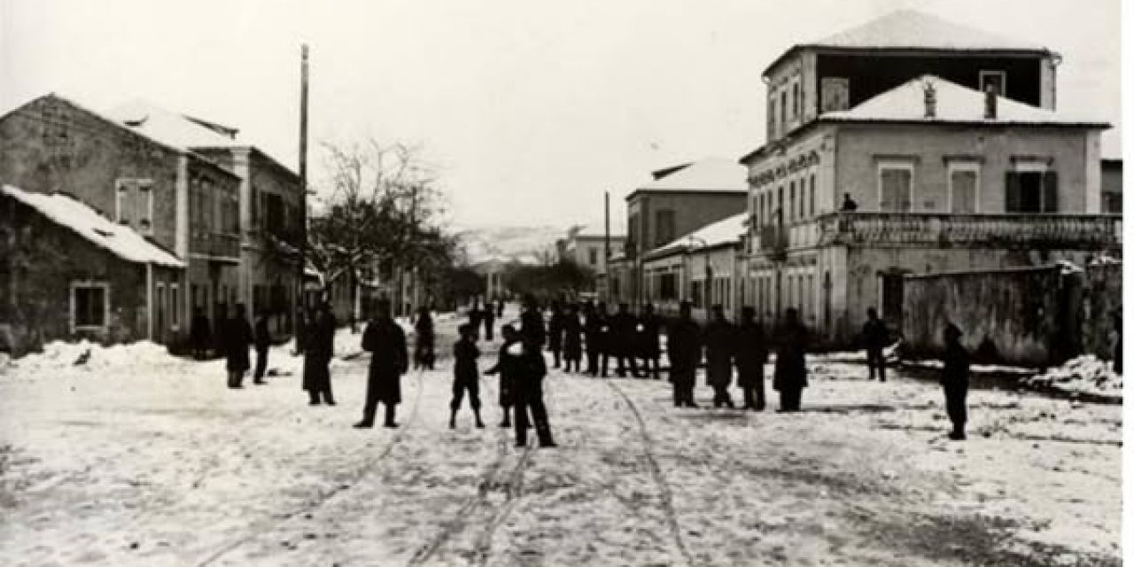 Ρετρό: Δείτε εικόνες από τον δρόμο της Ριζοσπαστών του Αργοστολίου της δεκαετίας του 1900!