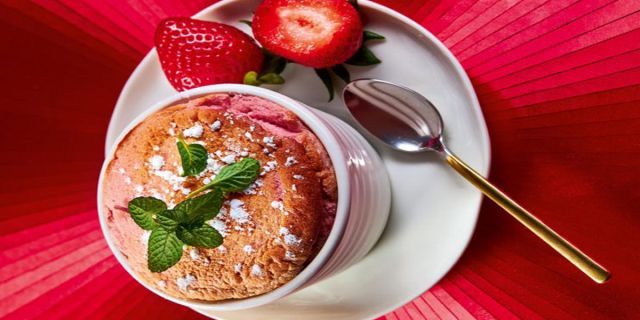 Συνατή για σουφλέ φράουλας