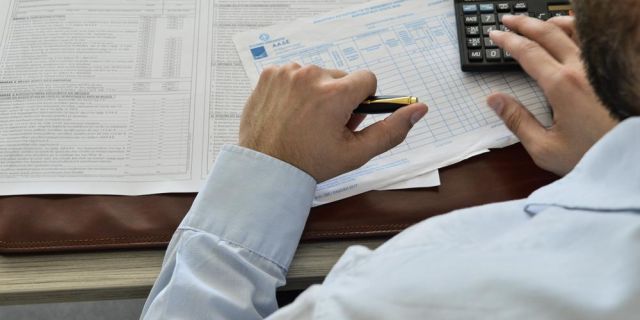 Ποιοι θα πληρώσουν λιγότερο φόρο φέτος – Τα SOS των φορολογικών δηλώσεων