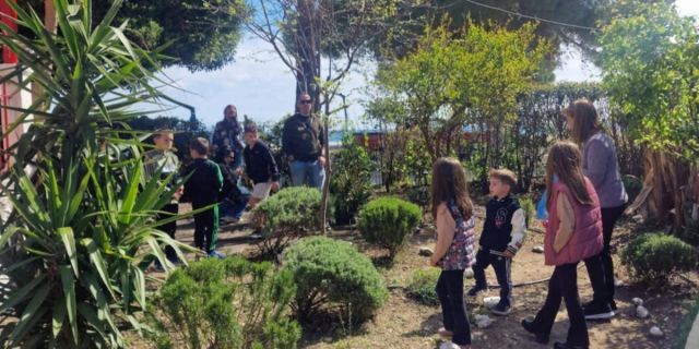 Πόρος: Το Πασχαλινό Κυνήγι Αυγών με Γιγάντιο Λαγό που ενθουσίασε μικρούς και μεγάλους (βίντεο – εικόνες)