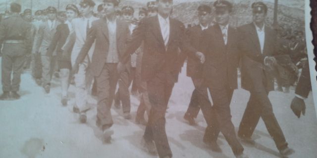Παρέλαση γυμνασίου αρρένων Αργοστολίου την 25η Μαρτίου (1956-1957)