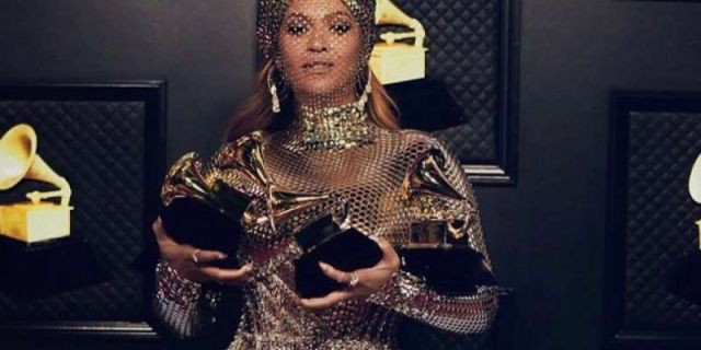 Beyoncé: Η ιστορική νίκη στα Grammy σε σπάνιες φωτογραφίες