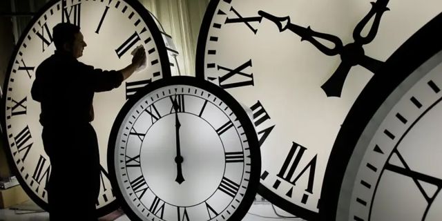 Αλλαγή ώρας: Πότε γυρνάμε τους δείκτες μια ώρα μπροστά
