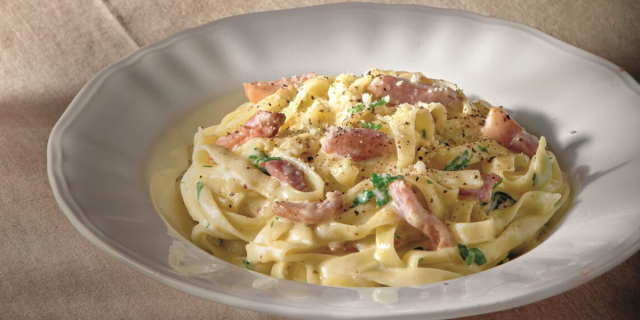Ταλιατέλες με μπέικον και παρμεζάνα
