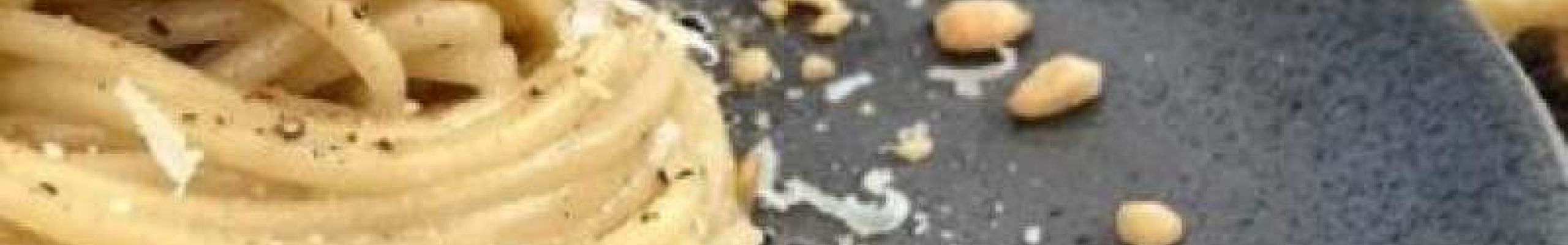 Φτιάχνουμε άπαιχτη μακαρονάδα cacio e pepe