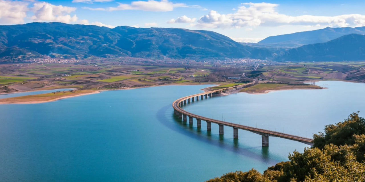 Η Λίμνη Πολυφύτου με τη Νεράιδα και την Υψηλή Γέφυρα