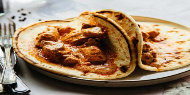 Κοτόπουλο στο τηγάνι με γιαούρτι, ούζο και ντοματίνια