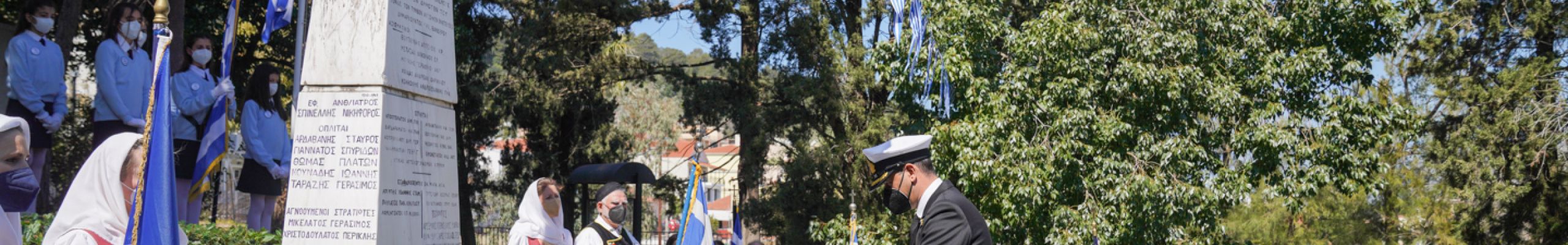 Κατάθεση στεφάνων στο Μνημείο Ηρώων στο Ναπιέρ [25.03.2022]
