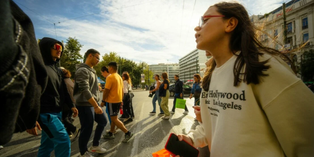 Όλα τα επιδόματα που μπορούν να πάρουν οι νέοι έως 25 ετών μέχρι το τέλος του 2026