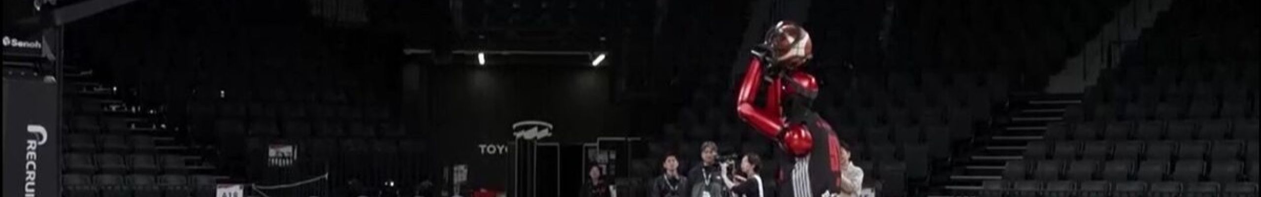 Ανθρωποειδές ρομπότ παίζει μπάσκετ με τη βοήθεια της Τεχνητής Νοημοσύνης