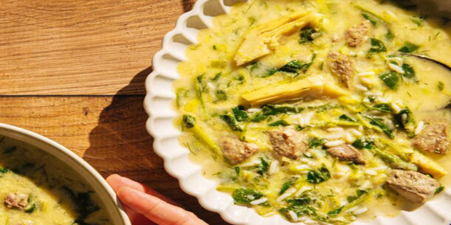 Μαγειρίτσα πλουμιστή, με μπόλικα χόρτα