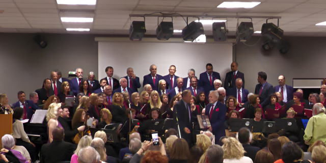 Συγκινητικό αφιέρωμα στον Διονύση Αποστολάτο στα Βριλήσσια με συμμετοχή της Χορωδίας και Μαντολινάτα Αργοστολίου