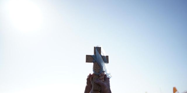 Θεοφάνεια: Με τι καιρό θα πετάξουμε τον σταυρό