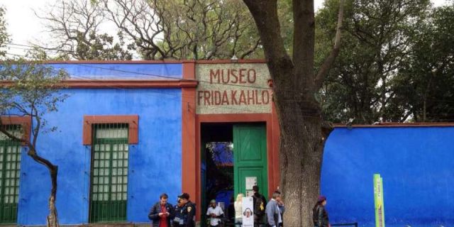 La Casa Azul: Το μπλε σπίτι της Φρίντα Κάλο στο Μεξικό που έγινε μουσείο