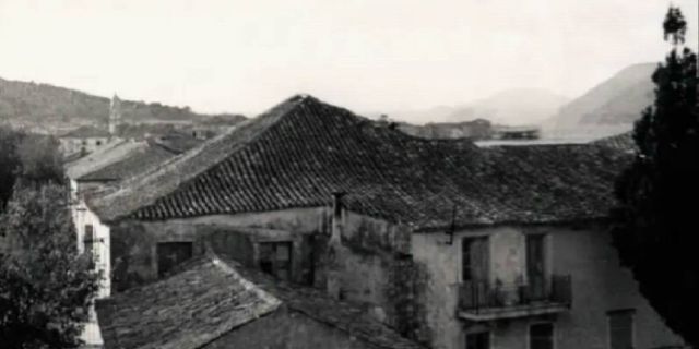 Ρετρό: Δείτε άποψη από τις κεραμοσκεπές του παλιού προσεισμικού Αργοστολίου!