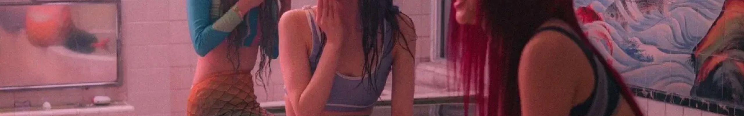 Δύο ελληνικές ταινίες στις Κάννες: γοργόνες, resorts και ένα χαμόγελο που λείπει