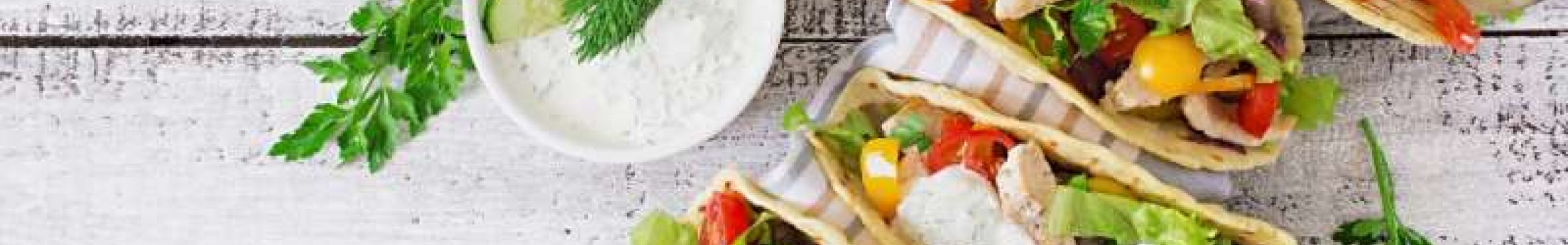 Συνταγή για τάκος με κοτόπουλο, λαχανικά και sour cream