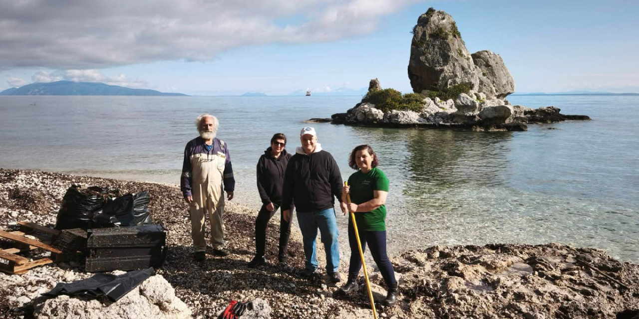 Οι εθελοντές του “Πρόνησου” έκαναν πεντακάθαρο τον Πόρο Κεφαλονιάς