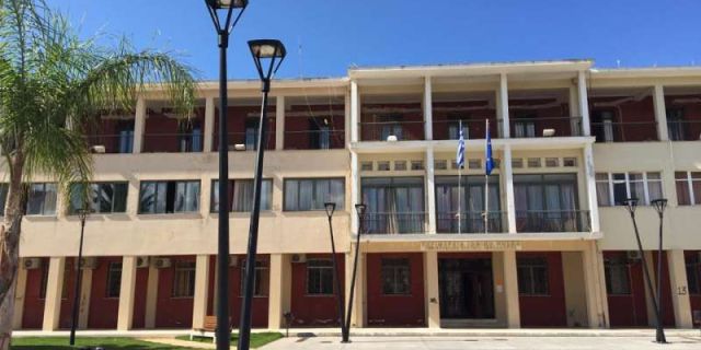 Παραστάσεις διαμαρτυρίας για τους συμβασιούχους από τη Νομαρχία Κεφαλονιάς