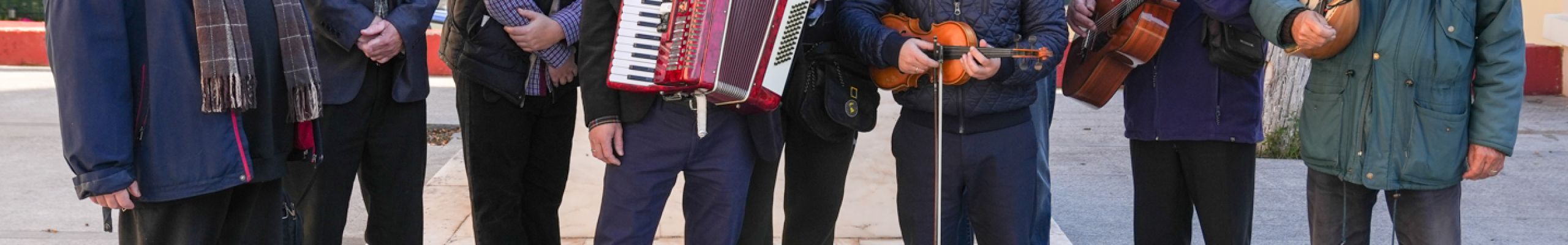 Η Παρέα των Κανταδόρων σας εύχεται Χρόνια Πολλά!!!