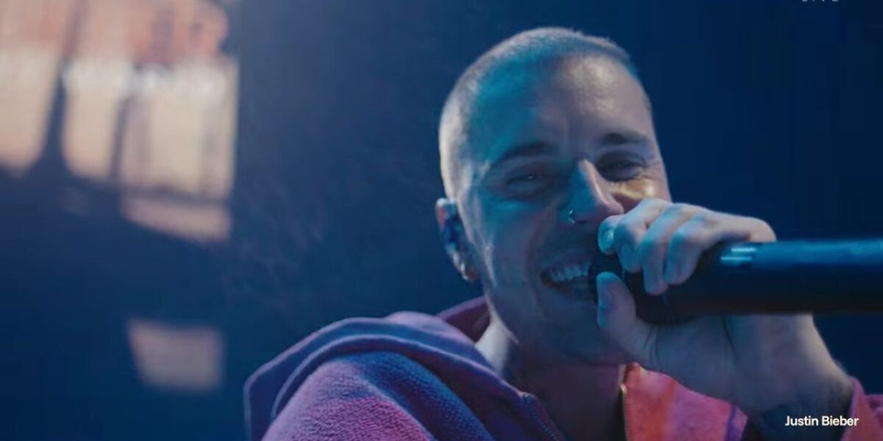 Ο Τζάστιν Μπίμπερ έπαιξε τα τραγούδια του από… το Youtube στην Coachella