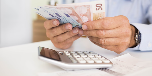 e-ΕΦΚΑ – ΟΠΕΚΑ: Πότε πληρώνονται συντάξεις Ιουνίου και επιδόματα
