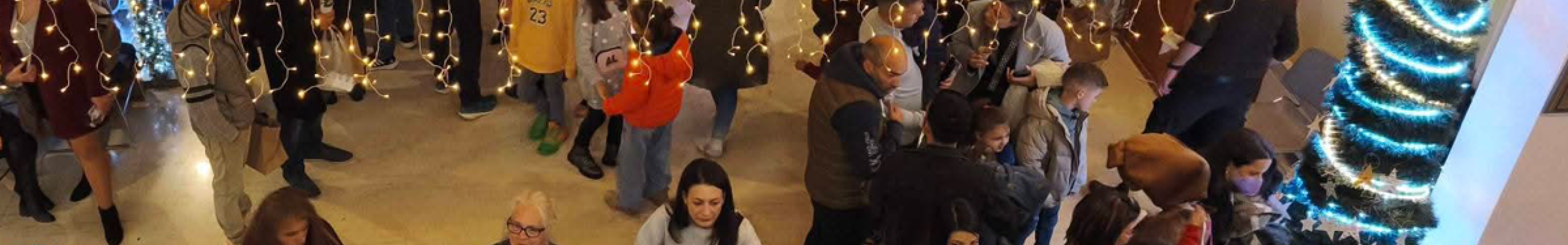 Σε άκρως εορταστικό πνεύμα έγινε το Άναμμα του Χριστουγεννιάτικου Δέντρου στον Πόρο Κεφαλονιάς