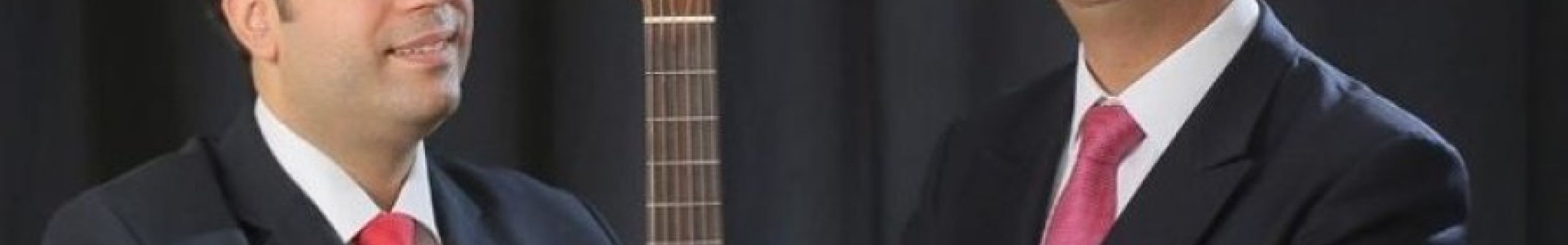 Μουσικός περίπατος στο Φισκάρδο από τους Αδελφούς Καραβιώτη