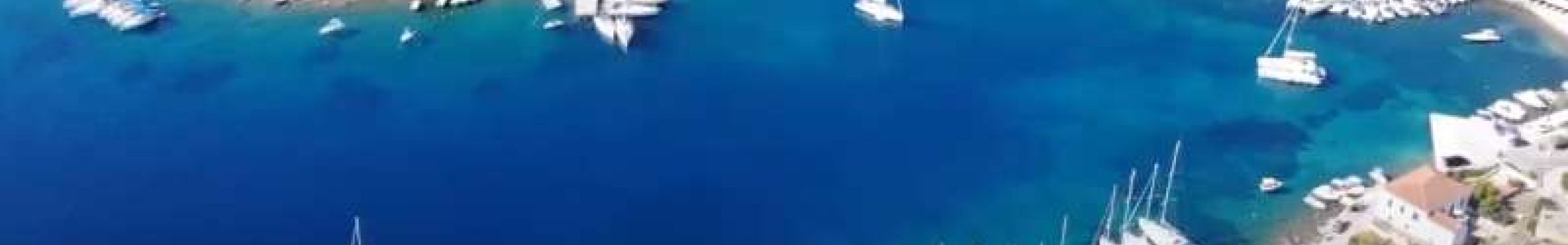 Το κοσμοπολίτικο Φισκάρδο με τους δύο ακοίμητους φρουρούς του – Travel Inspiration