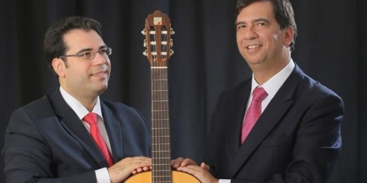 Μουσικός περίπατος στο Φισκάρδο από τους Αδελφούς Καραβιώτη