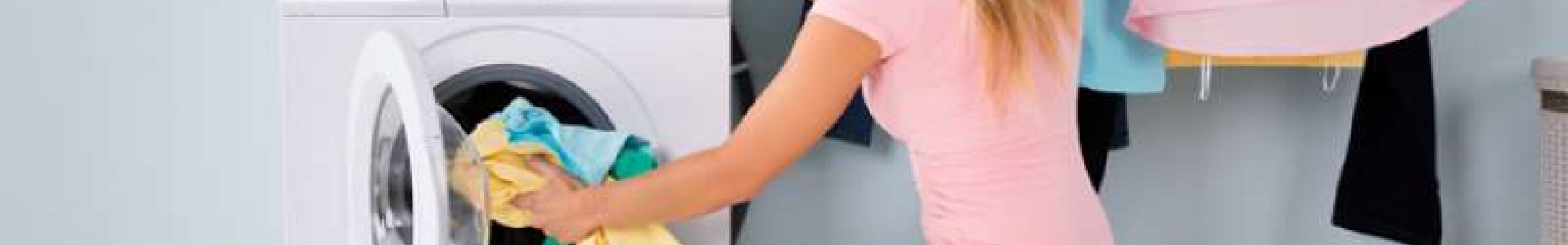 Βάζετε μαλακτικό στο πλυντήριο αλλά δεν μυρίζουν τα ρούχα; Ιδού οι λόγοι